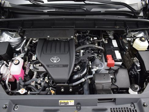 Used 2023 Toyota Highlander LE AWD/4WD image 9