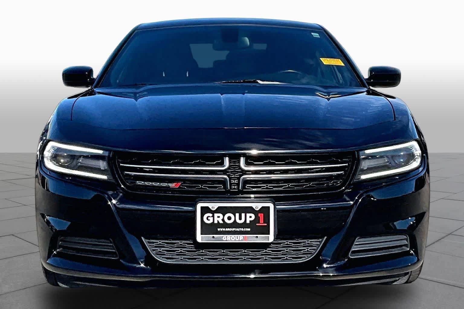Used 2017 Dodge Charger SE RWD image 4