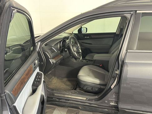 Used 2018 Subaru Outback 2.5i Limited AWD/4WD image 9