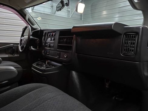 Used 2018 GMC Savana 2500 w/ Driver Convenience Package RWD image 15