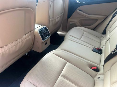 Certified 2025 Porsche Macan S image 14
