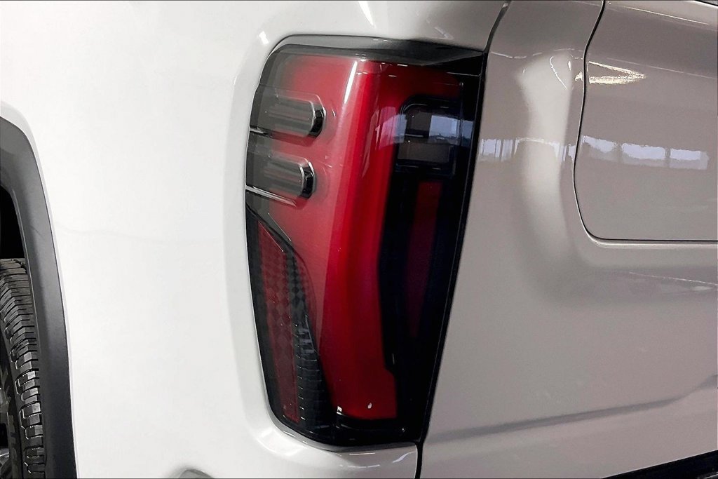 Used 2024 GMC Sierra 2500 AT4 w/ Technology Package AWD/4WD image 19