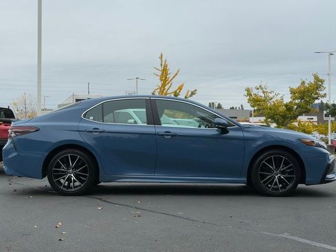 Used 2024 Toyota Camry SE w/ Cold Weather Package image 6