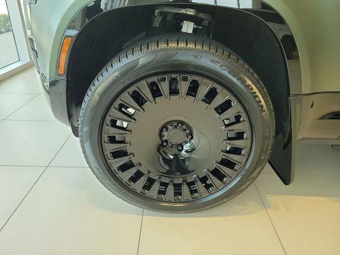 New 2026 Land Rover Defender 110 X-Dynamic SE AWD/4WD image 11