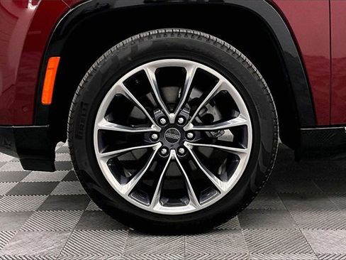 Used 2024 Jeep Wagoneer L Series III w/ Premium Group I image 8