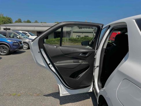 Used 2023 Chevrolet Equinox LT w/ LPO, Floor Liner Package image 17