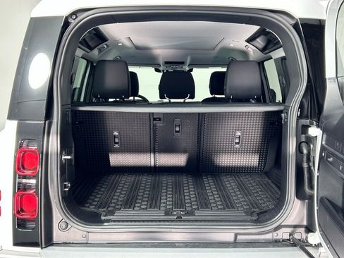 Used 2025 Land Rover Defender 110 S image 15