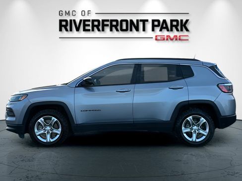 Used 2024 Jeep Compass Latitude image 6