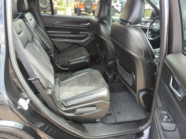 Certified 2023 Jeep Grand Cherokee L Laredo AWD/4WD image 23