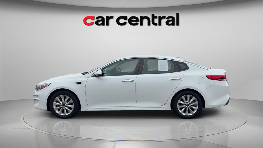 Used 2018 Kia Optima LX w/ 17" Alloy Wheels Package FWD image 2