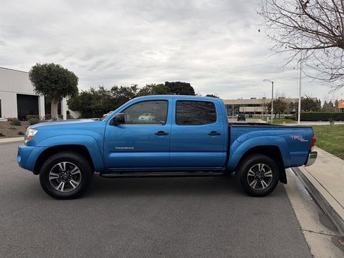 Used 2005 Toyota Tacoma PreRunner image 2