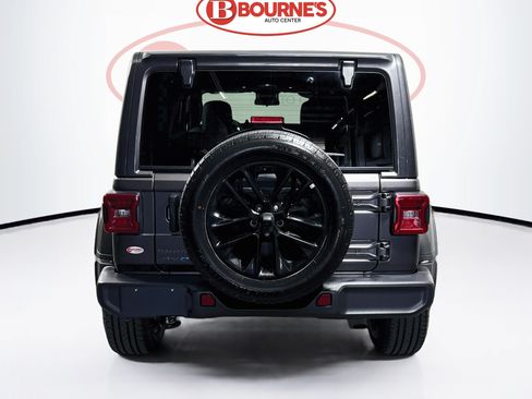 Used 2025 Jeep Wrangler Unlimited Sahara AWD/4WD image 8
