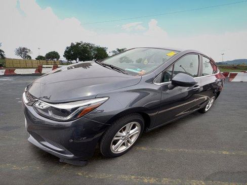 Used 2017 Chevrolet Cruze LT w/ Convenience Package FWD image 5