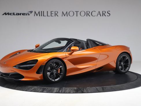 Used 2020 McLaren 720S Spider image 2