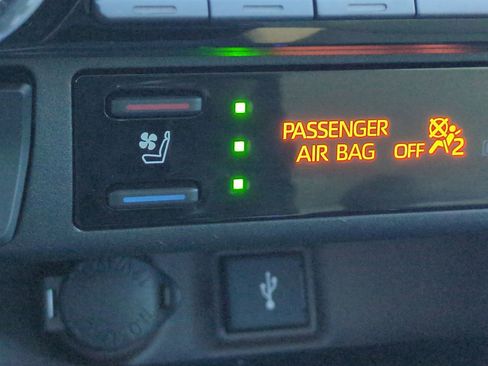 Used 2021 Toyota RAV4 Limited image 21