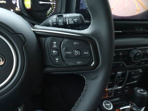 Used 2025 Jeep Wrangler Willys image 31