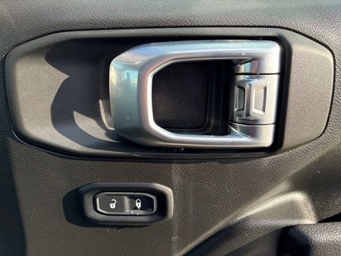 Used 2024 Jeep Gladiator Sport image 25