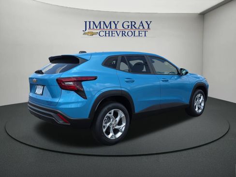 New 2026 Chevrolet Trax LS w/ LS Convenience Package FWD image 5