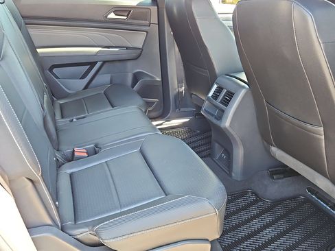 Used 2023 Volkswagen Atlas Cross Sport SE w/ Panoramic Sunroof Package FWD image 25