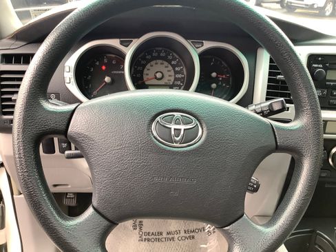 Used 2004 Toyota 4Runner SR5 RWD image 17