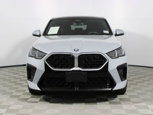 Used 2025 BMW X2 xDrive28i image 2