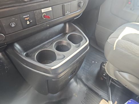 Used 2016 Chevrolet Express 2500 RWD image 24