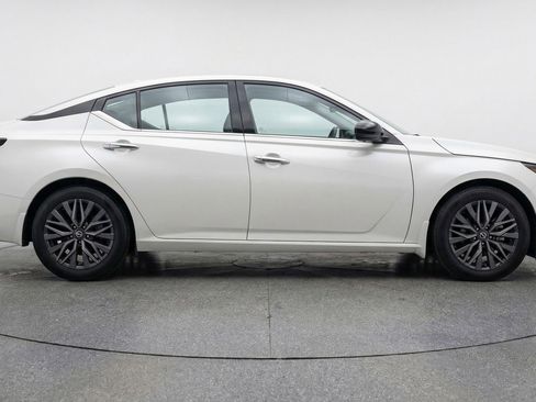 Used 2025 Nissan Altima 2.5 SV image 11