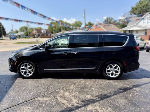 Used 2017 Chrysler Pacifica Touring-L Plus FWD image 5