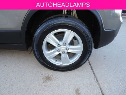 Certified 2021 Chevrolet Trax LS w/ Tint and Cruise Package image 11