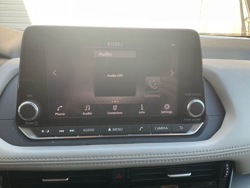 Used 2022 Nissan Rogue SV w/ SV Premium Package image 24