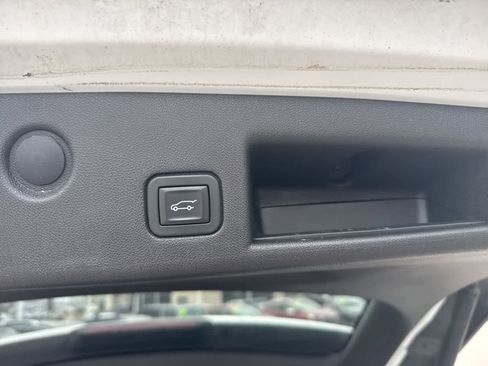 Used 2019 Chevrolet Equinox LT w/ Driver Convenience Package image 20