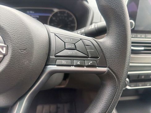 Used 2025 Nissan Altima 2.5 SV FWD image 23