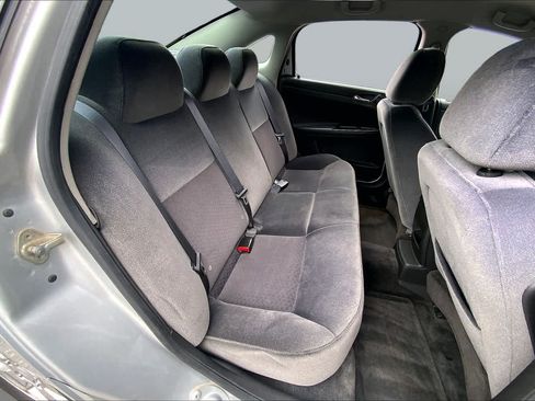 Used 2010 Chevrolet Impala LT FWD image 19