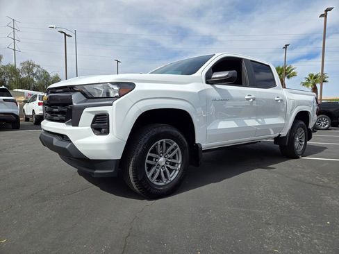 Used 2024 Chevrolet Colorado LT w/ LT Convenience Package image 2
