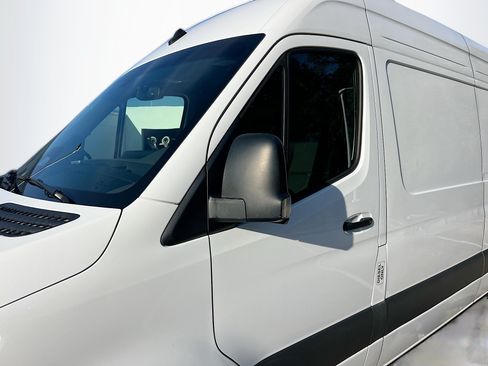 Used 2025 Mercedes-Benz Sprinter 2500 image 12