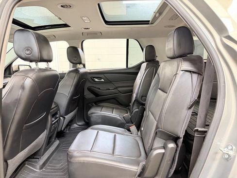 Used 2019 Chevrolet Traverse LT w/ LT Premium Package FWD image 19