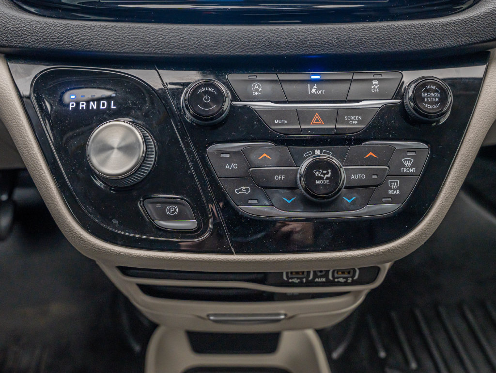 Used 2022 Chrysler Pacifica Touring-L FWD image 34