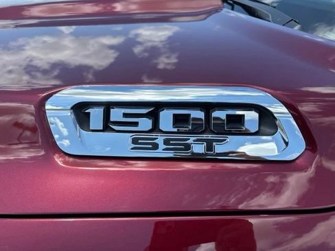 Used 2025 RAM 1500 Laramie AWD/4WD image 10