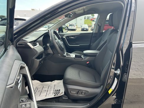 Used 2025 Toyota RAV4 XLE FWD image 13