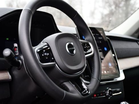 Certified 2025 Volvo XC90 B6 Plus image 10