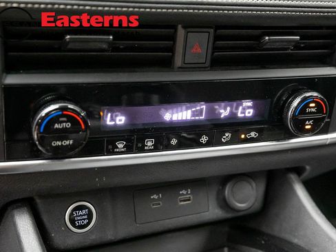 Used 2023 Nissan Rogue SV AWD/4WD image 19