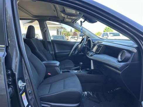 Used 2018 Toyota RAV4 XLE AWD/4WD image 13