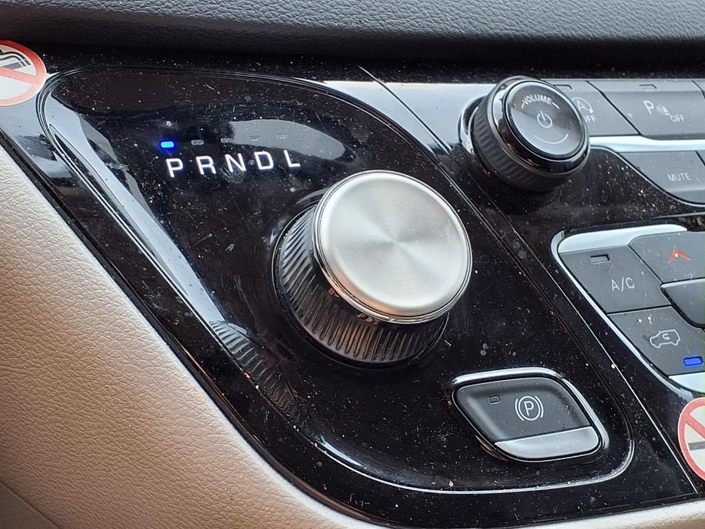 Used 2024 Chrysler Pacifica Touring-L FWD image 26