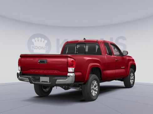 Used 2017 Toyota Tacoma TRD Off-Road w/ Tow Package image 2