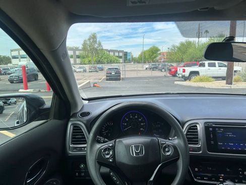 Used 2018 Honda HR-V EX image 17