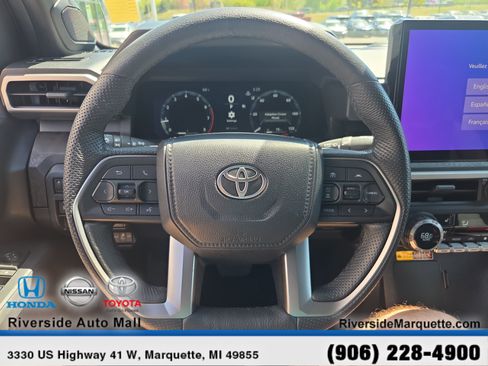 Used 2024 Toyota Tacoma Limited w/ Limited Package (LT) AWD/4WD image 21