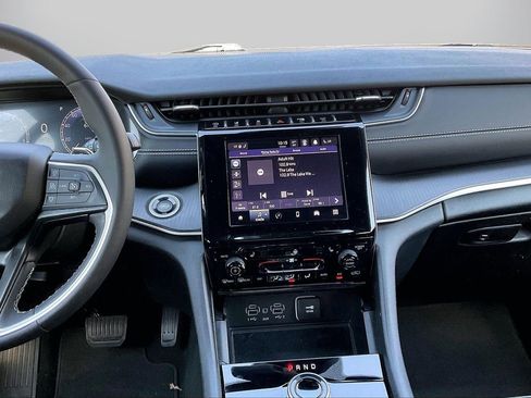 Certified 2023 Jeep Grand Cherokee Altitude AWD/4WD image 13