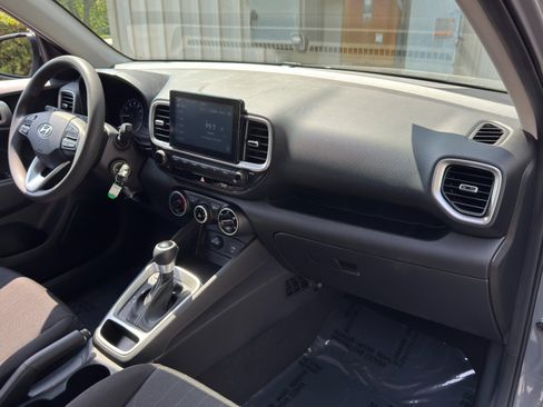 Used 2021 Hyundai Venue SE FWD image 13