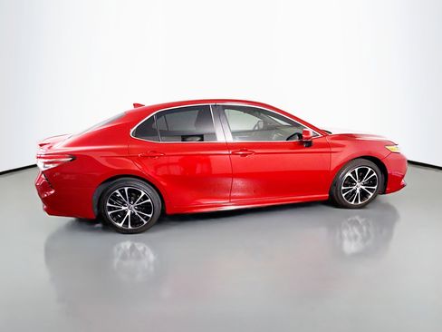 Used 2020 Toyota Camry SE FWD image 11