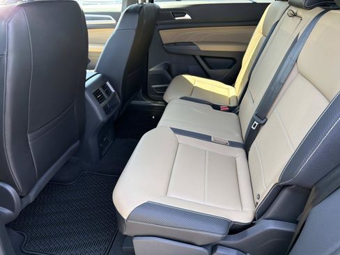 Certified 2022 Volkswagen Atlas Cross Sport SE w/ Black Wheel Package AWD/4WD image 11